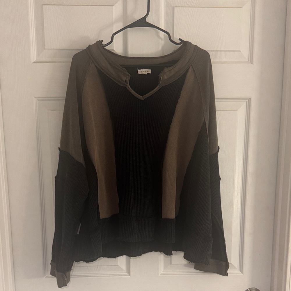 POL Two-Tone Waffle Pullover in Olive & Black